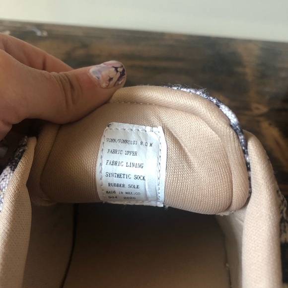 NEW Steve Madden snakeskin print sneakers. - Picture 5 of 5